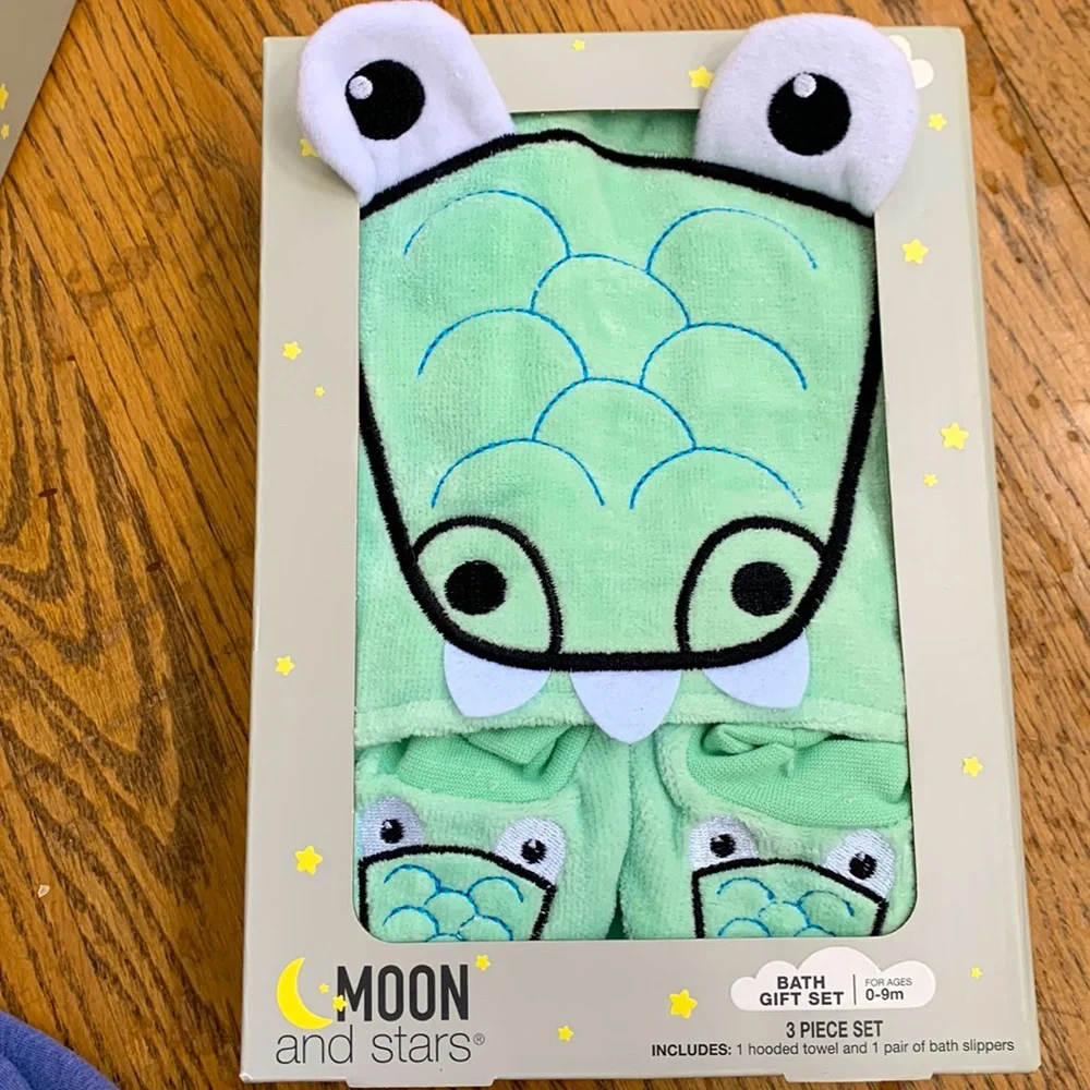 Moon and stars alligator crocodile bath set hooded towel and slippers